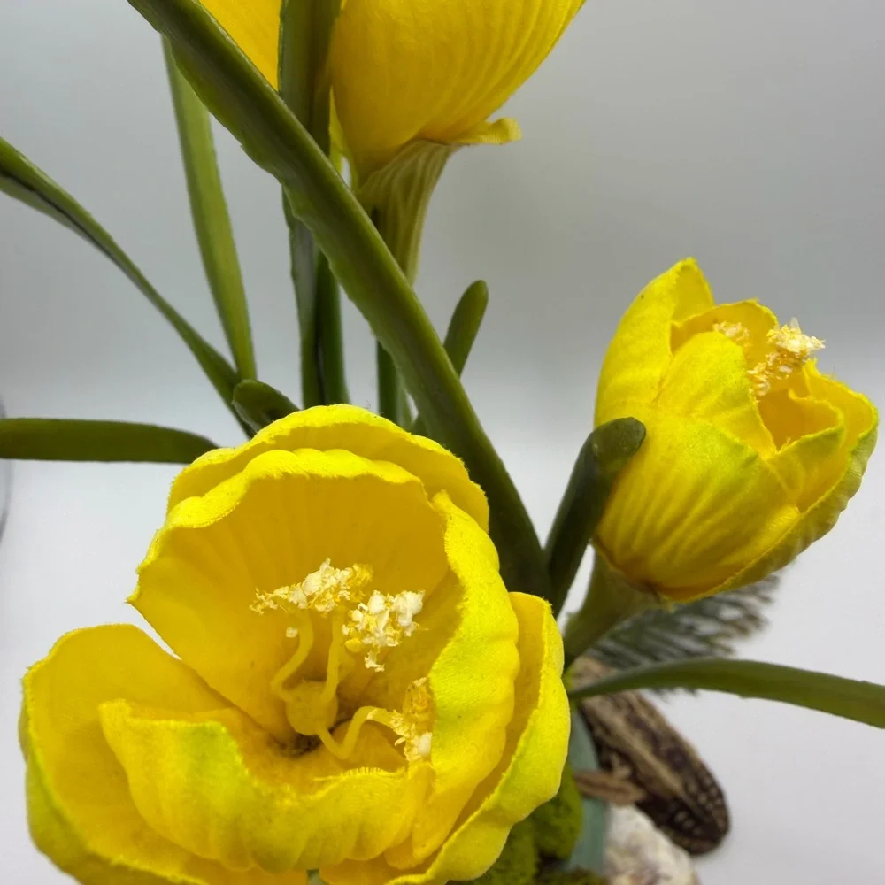 Yellow Daffodil 🌼 Floral Arrangement for Springtime with Moss